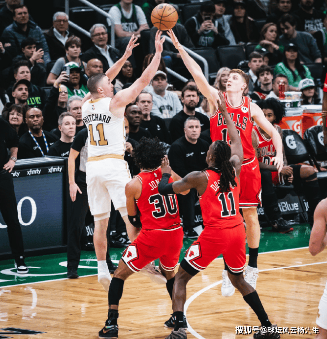 包含布鲁诺·费尔南德斯复出首秀出彩，洛杉矶湖人主场险胜波士顿凯尔特人，豪取12连胜的词条