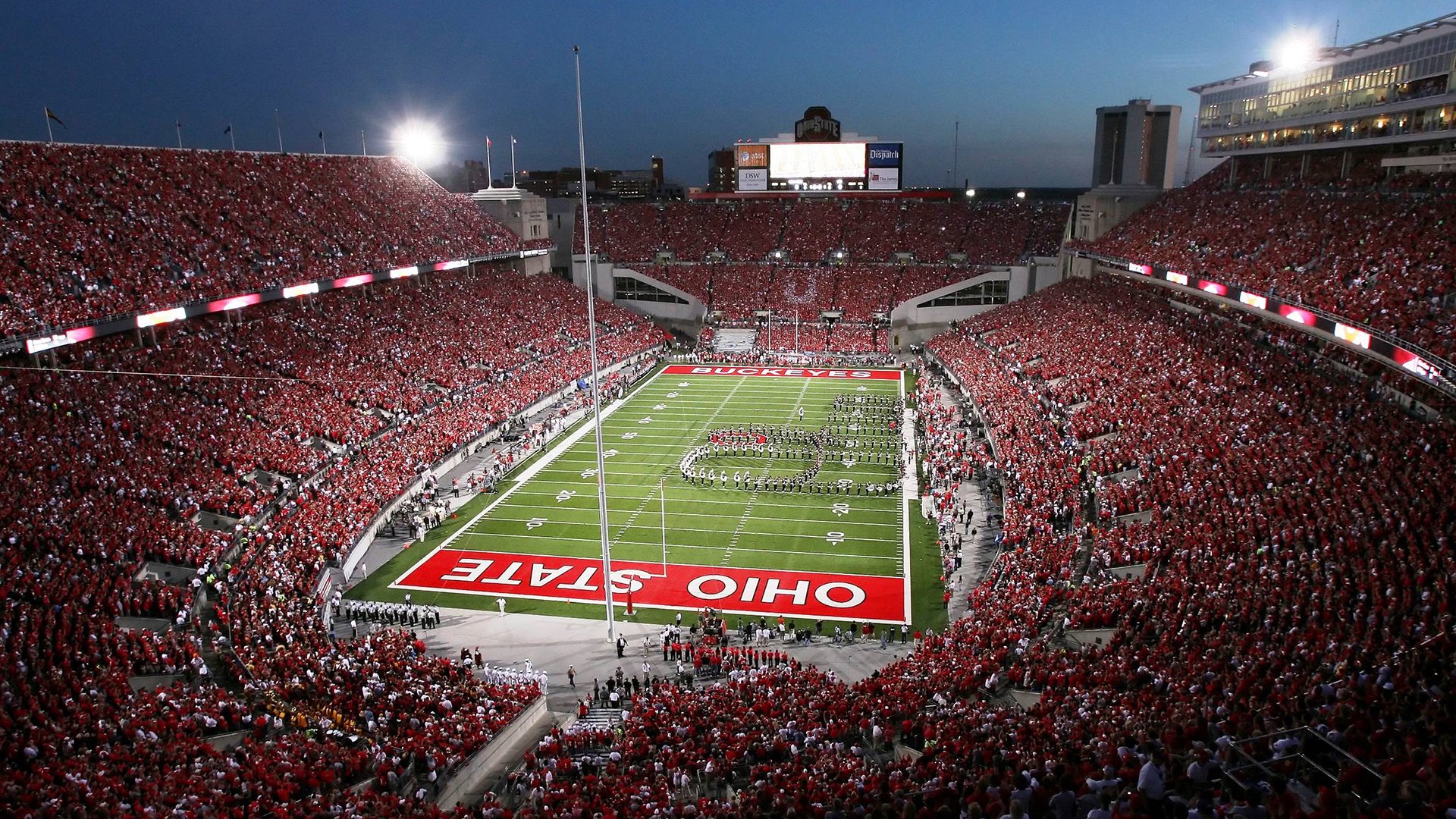 足协杯八强战爆出冷门！俄克拉荷马城雷霆爆冷曼联，争冠形势突变的简单介绍